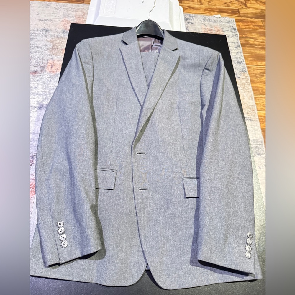 Ryan Seacrest Distinction Sharkskin Suit 42R